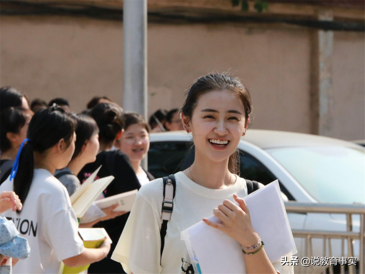 2021年高考1078万人，巨大竞争压力下，高考生迎来“三大”好消息