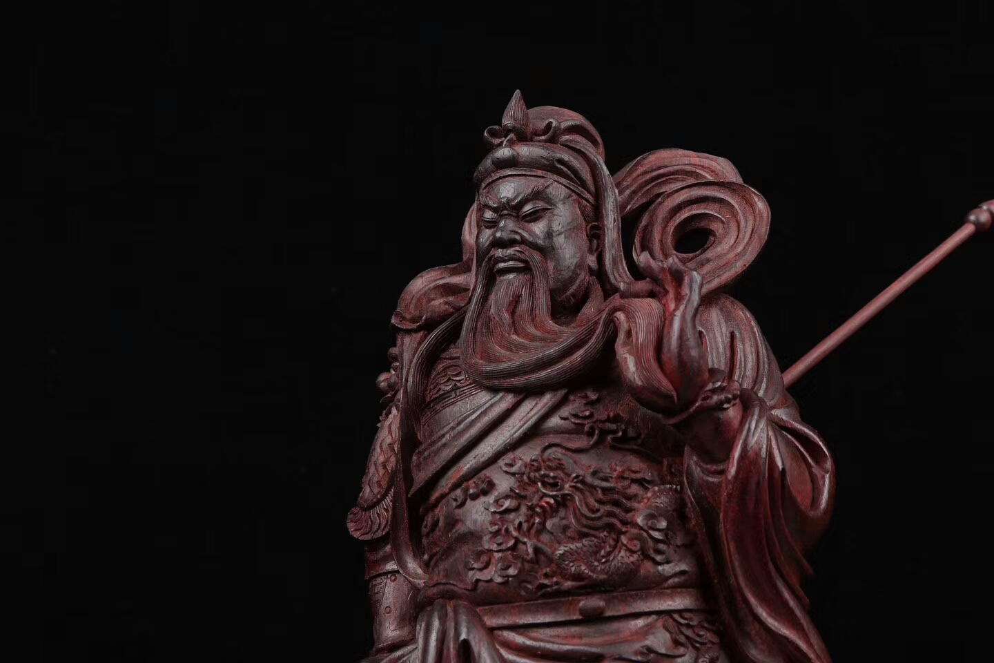 为什么古往今来,人们都供奉耍大刀的木雕关公?