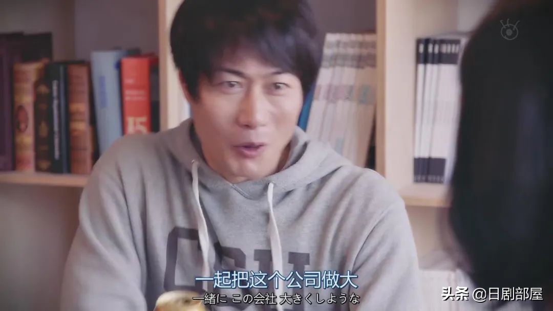 楚楚伟和纳米天使与爱情者的爱合作。