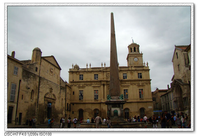 法国南部最有名的小镇尼姆阿尔勒古罗马时期的历史古城南法历史名城