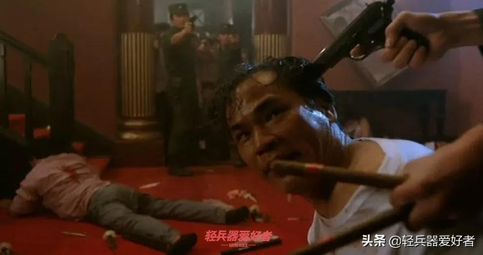 港片的枪战美学巅峰!看看当年的天王大战用了哪些轻武器
