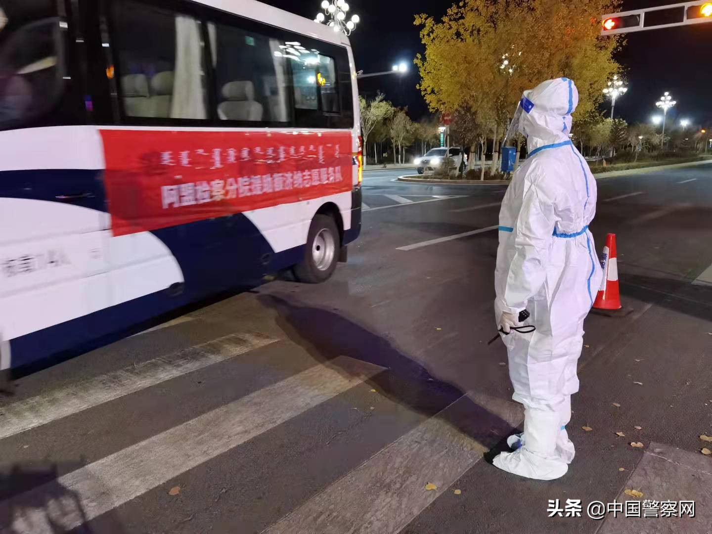 抗疫夫妻档：书写“与你并肩作战”的浪漫