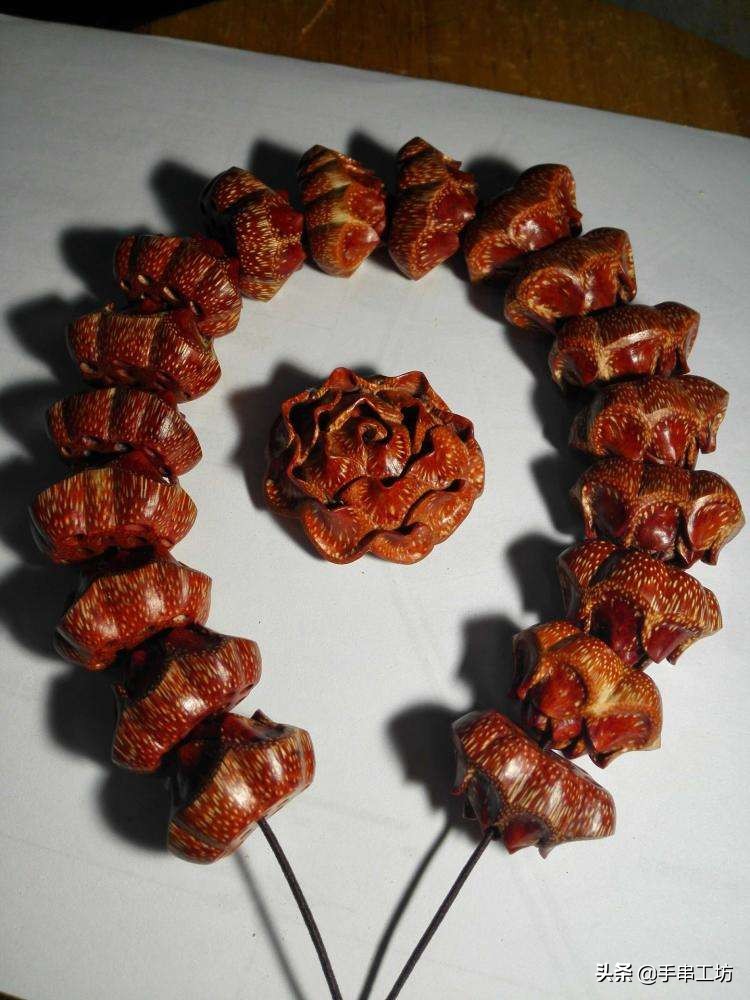 曾经1000块钱买不到，现在100块钱没人要，那些被炒作起来的手串