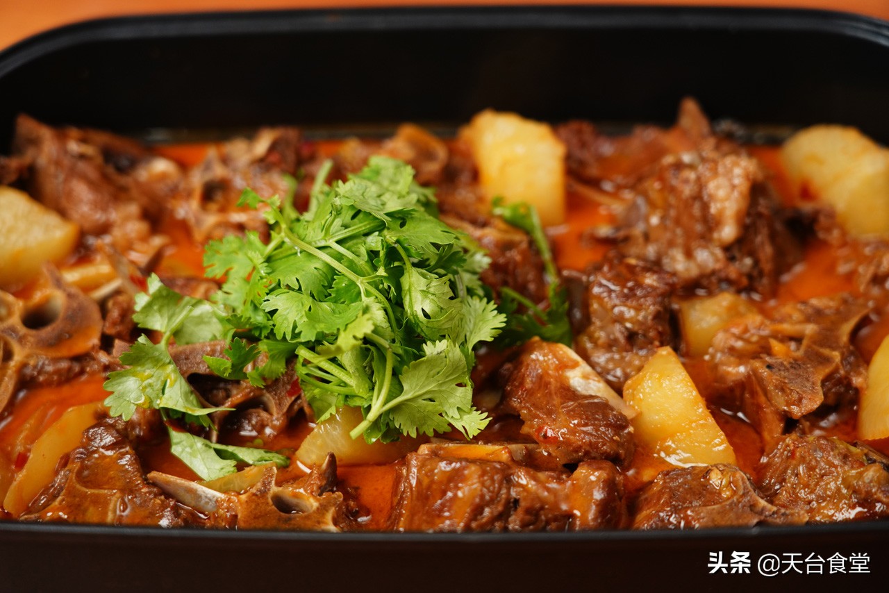 红汤羊蝎子家常做法，香辣鲜美营养丰富