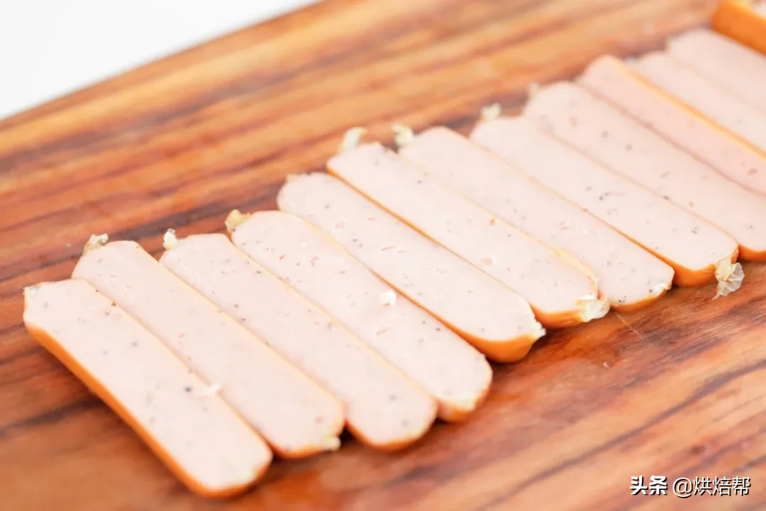 香肠仿制鱿鱼花，在家撸串也不错，鲜香麻爽停不下来