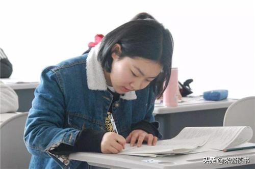 辽宁高考复读身亡（辽宁女孩以668分摘状元）