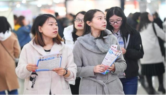 广东两所“假大学”被官媒曝光，毕业证毫无价值，白浪费四年时间