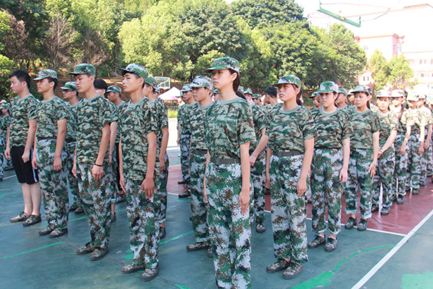 已成传统的军训，如今却备受大众质疑，“变了味”的军训意义何在