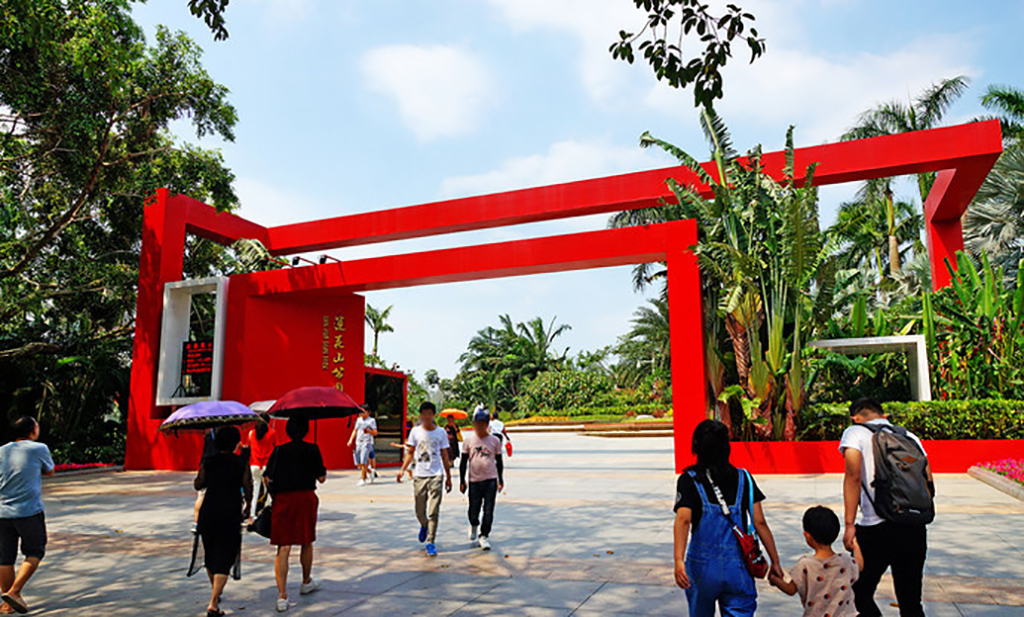30游玩用时参考:1-3小时著名景点:风筝广场,雨林溪谷等地址:深圳市