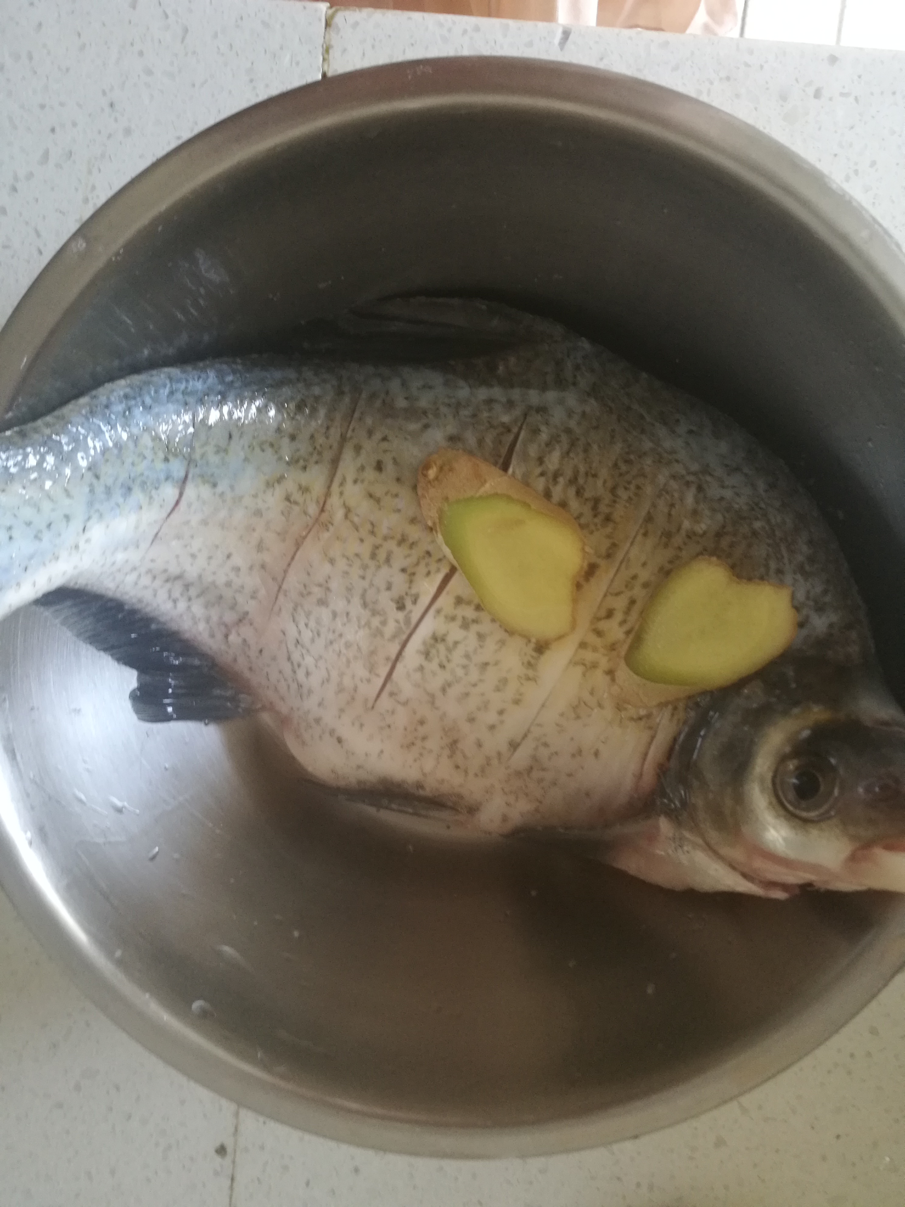做了三道菜，娃说：“表扬你今天做的饭”，我心里乐开了花