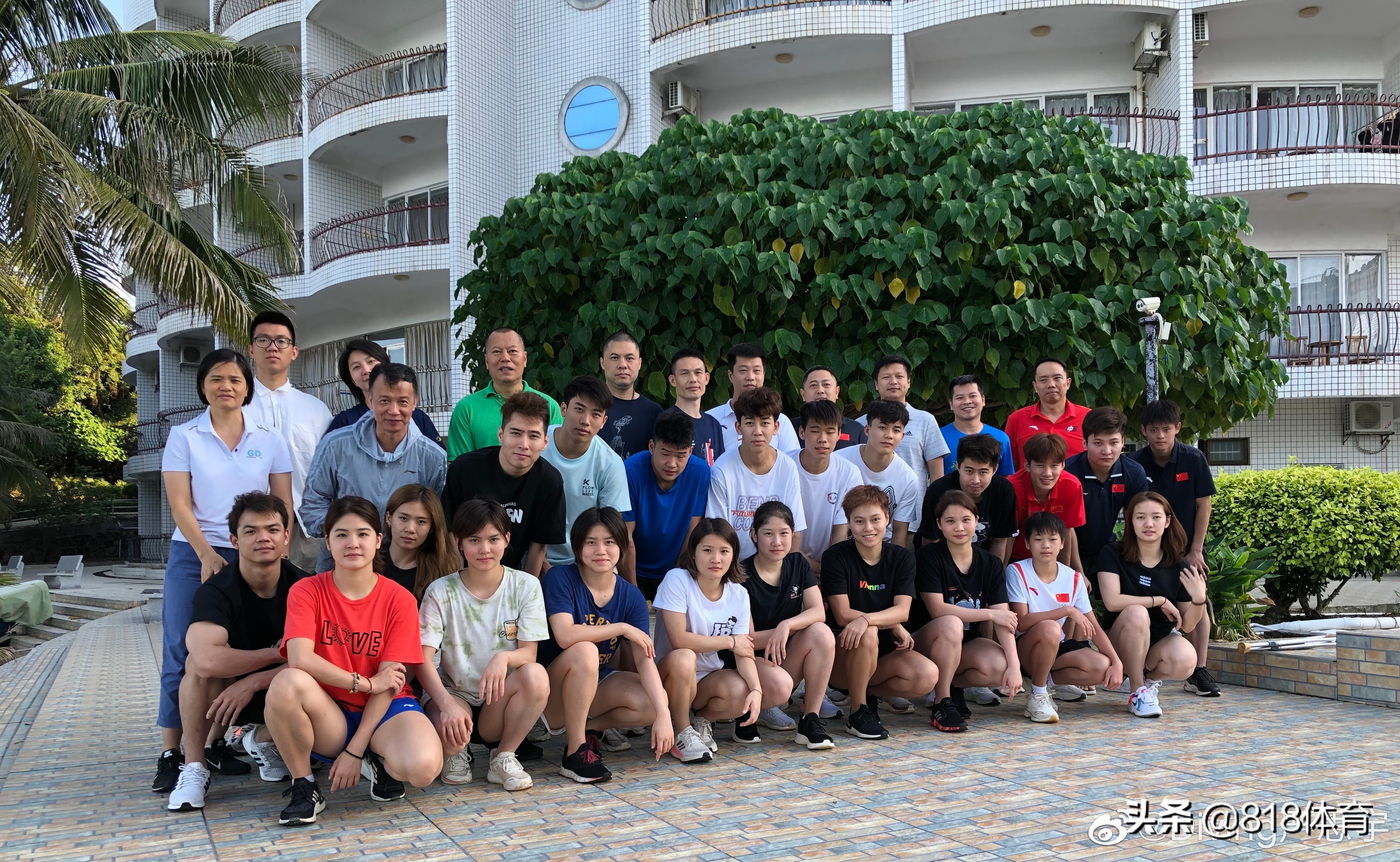 小可爱!全红婵随广东队出早操没睡醒犯困,全队玩海上蹦极自由落体