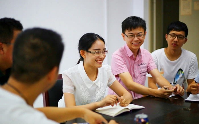 铁饭碗之一的“大学老师”，薪资究竟能有多少？网友：真是没想到