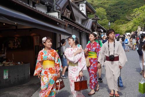 不买房、不结婚，房产泡沫后失落20年，日本年轻人选择了无欲