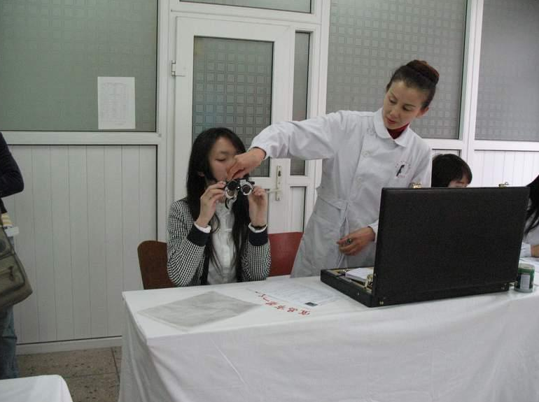 高考生“体检翻车”走红，众多学生吓出表情包，医生：我也不想