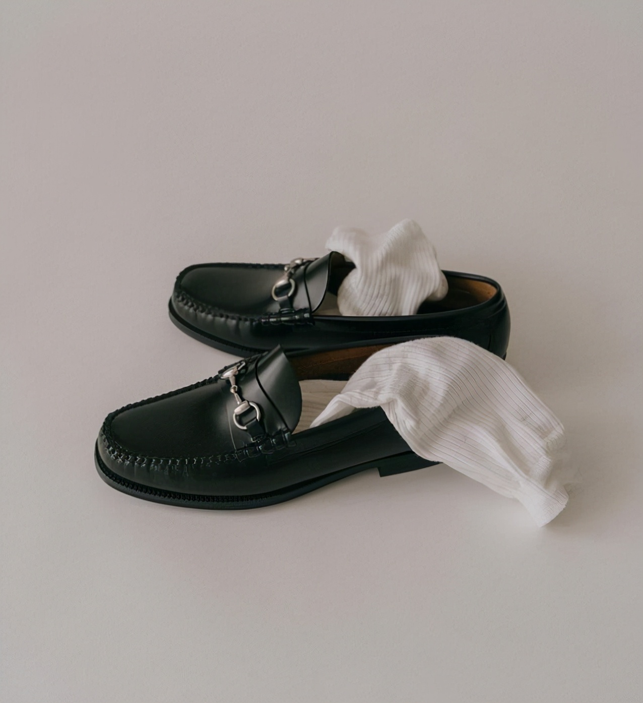 白袜子帅哥大学（男人穿皮鞋就落伍了）