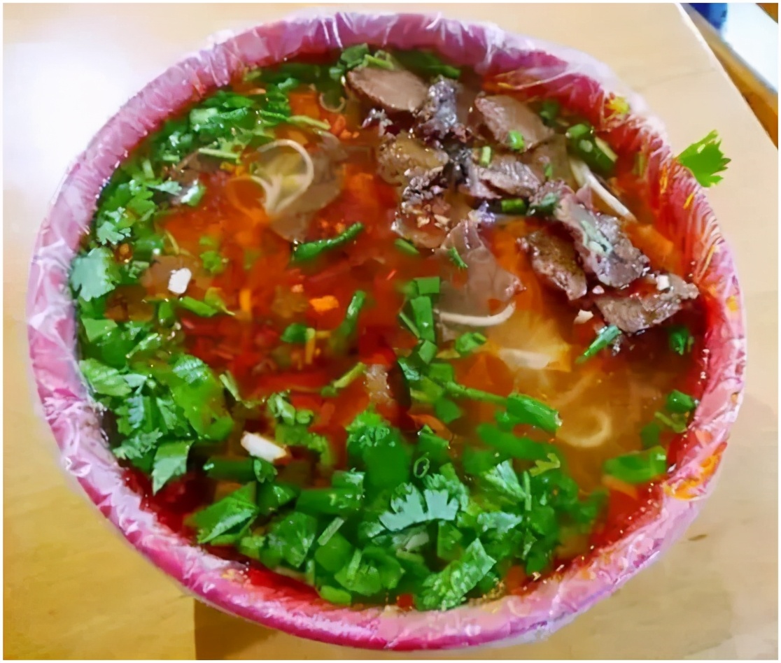 湖北“超网红”大学：依山傍水，空调宿舍，每人还配家具一套