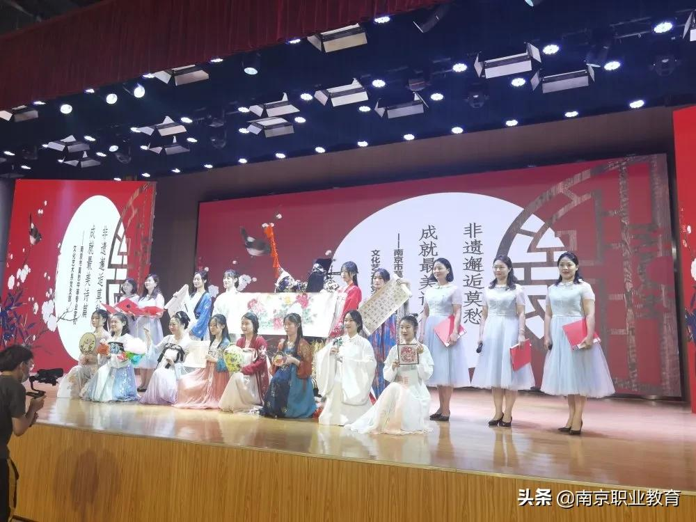 南京市莫愁中等专业学校举办“信仰百年 初心如一”庆祝中国共产党成立100周年专题活动