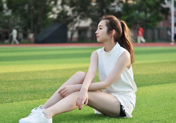 大学生带女朋友见家长，第一天便同居一室，母亲表示难以接受