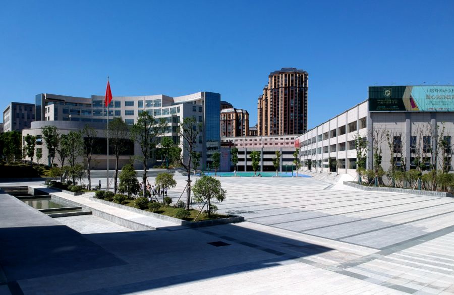 「十堰」年薪30万！十堰一所学校面向全国招聘教师！五险一金！包食宿