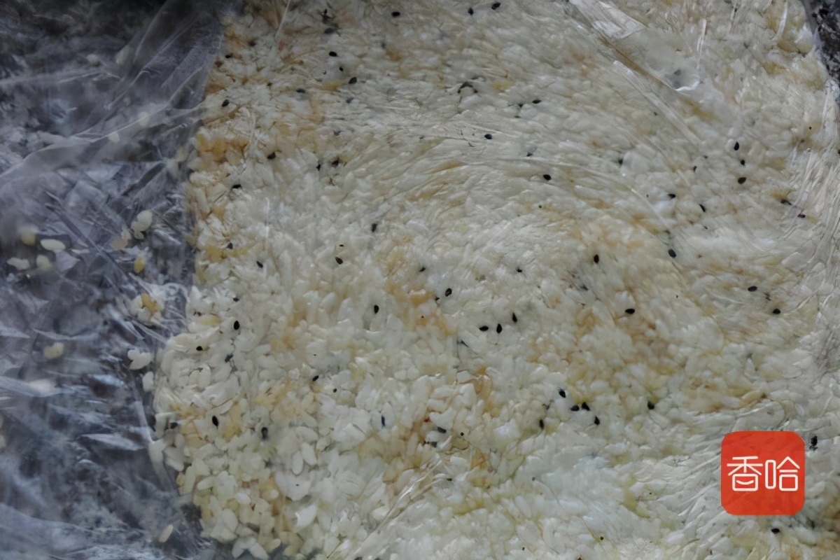 剩米饭怎么做锅巴（5分钟搞定酥香可口的锅巴）