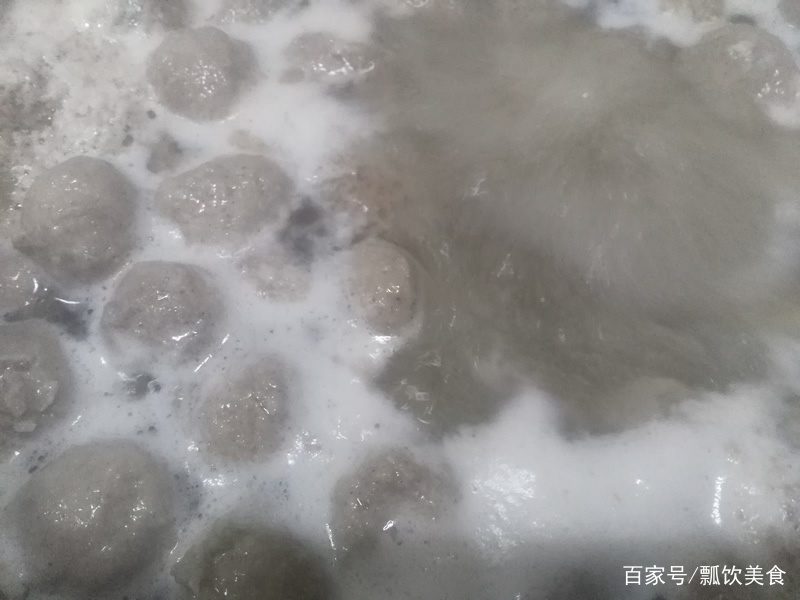 教你自制牛肉丸，无需手打，鲜嫩好吃，制作简单，比吃牛肉方便