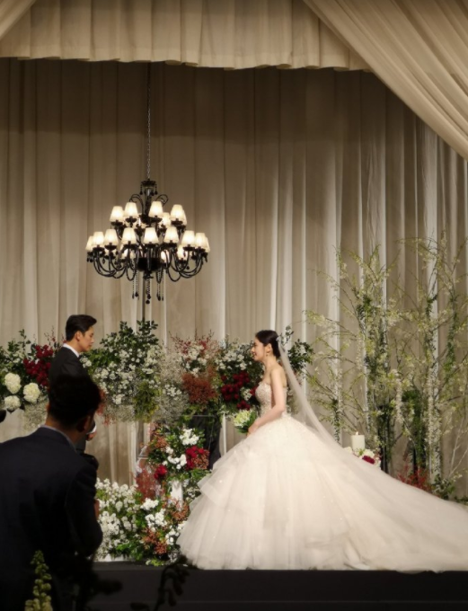 于晓光秋瓷炫婚礼现场公开，圈内好友现场送祝福，顶级歌手唱祝歌