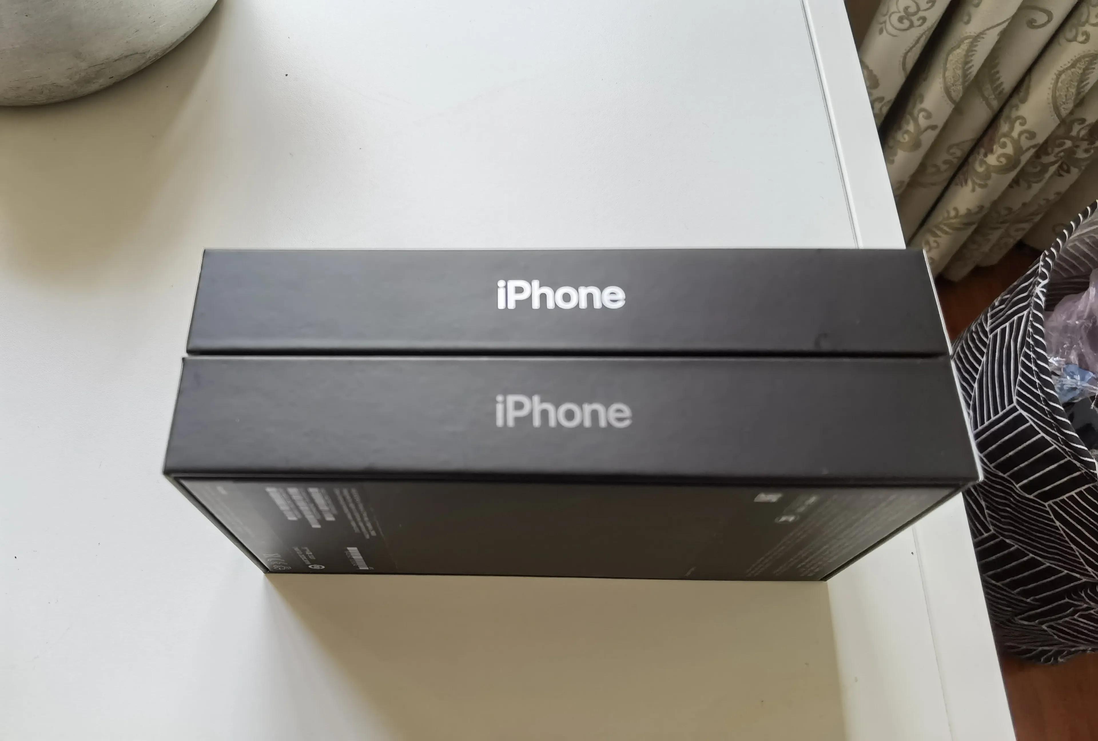 iphone 12 pro max依旧是"万元机"的最好选择之一,与其它苹果手机相比