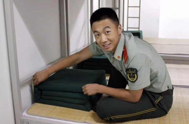 2021年大学生当兵迎来喜讯，满足条件可直接保送军校，但要求不低