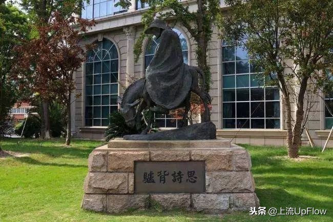 校园雕塑，当代大学生的快乐源泉！