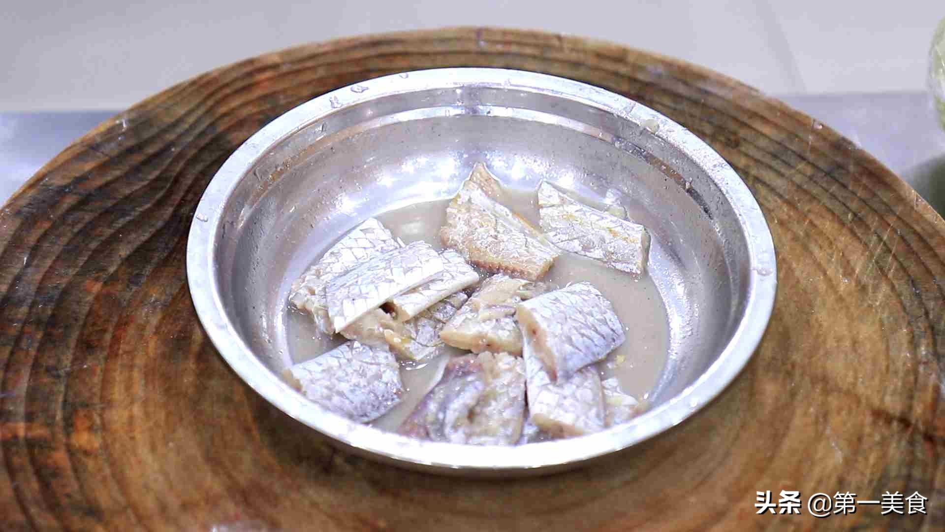 厨师长告诉你带鱼怎么煎，才能焦香酥脆，不沾连不糊底不回潮