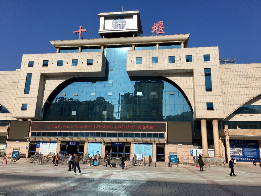 【全国名医】武汉同济、协和，以及武汉市中心医院。十堰实力前三：太和医院、市人民医院、市中医医院。