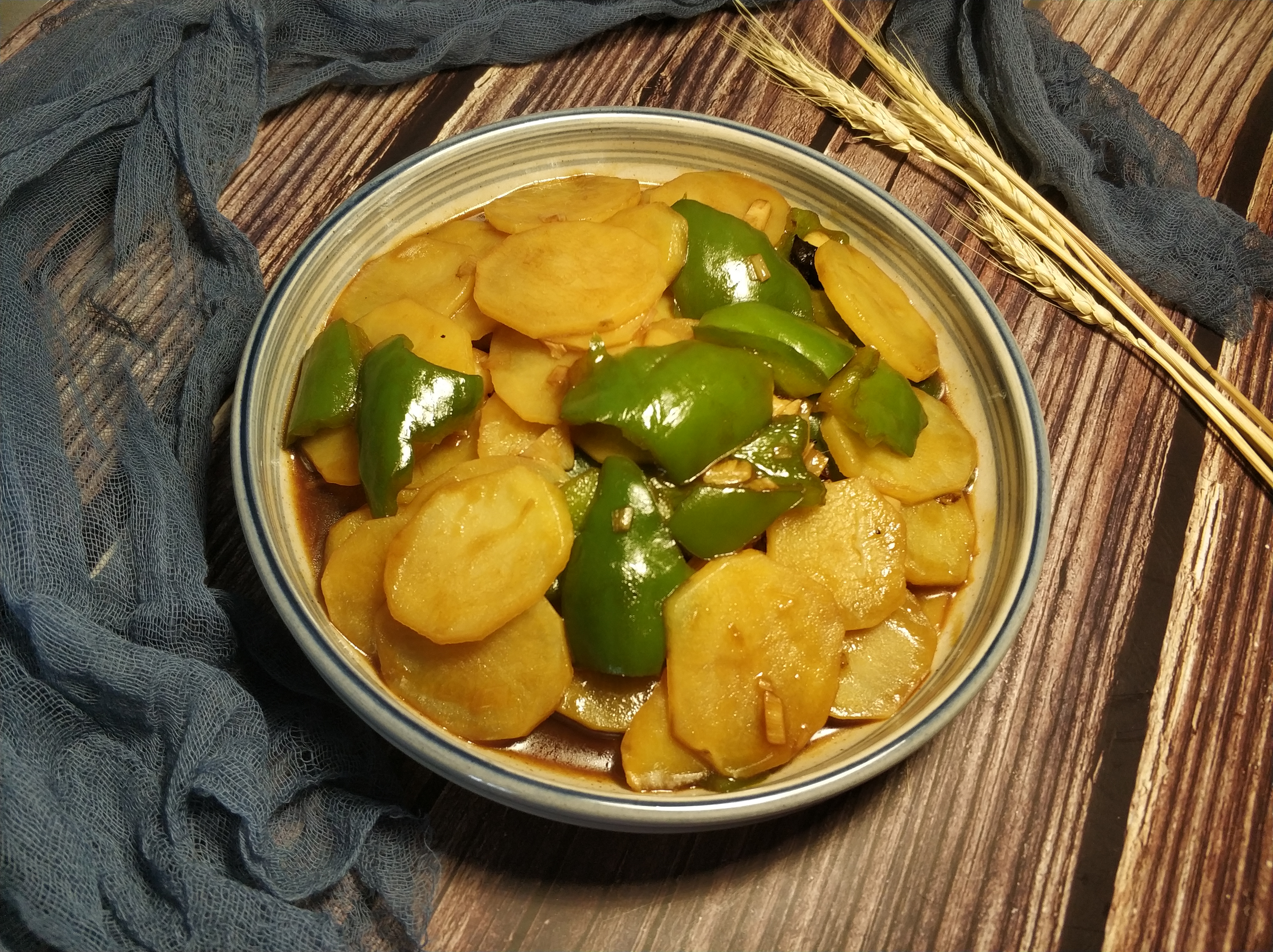 菜椒炒土豆图片