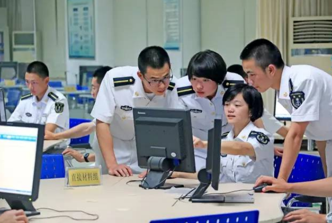 6所军校，500分左右就能考上，毕业之后还能拿到铁饭碗