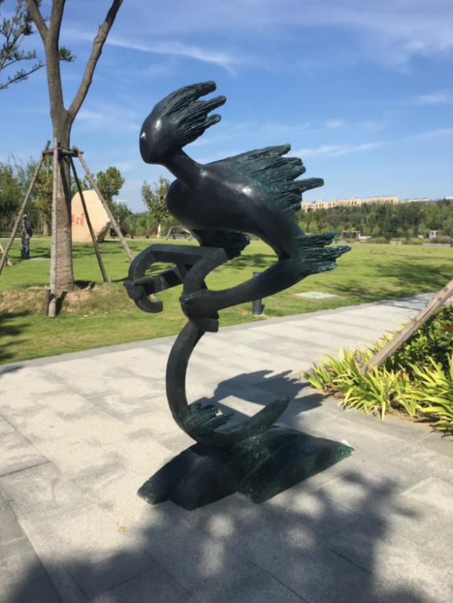 郑州大学“最美”女院长：省政协常委，雕塑作品坐落于全国各地！