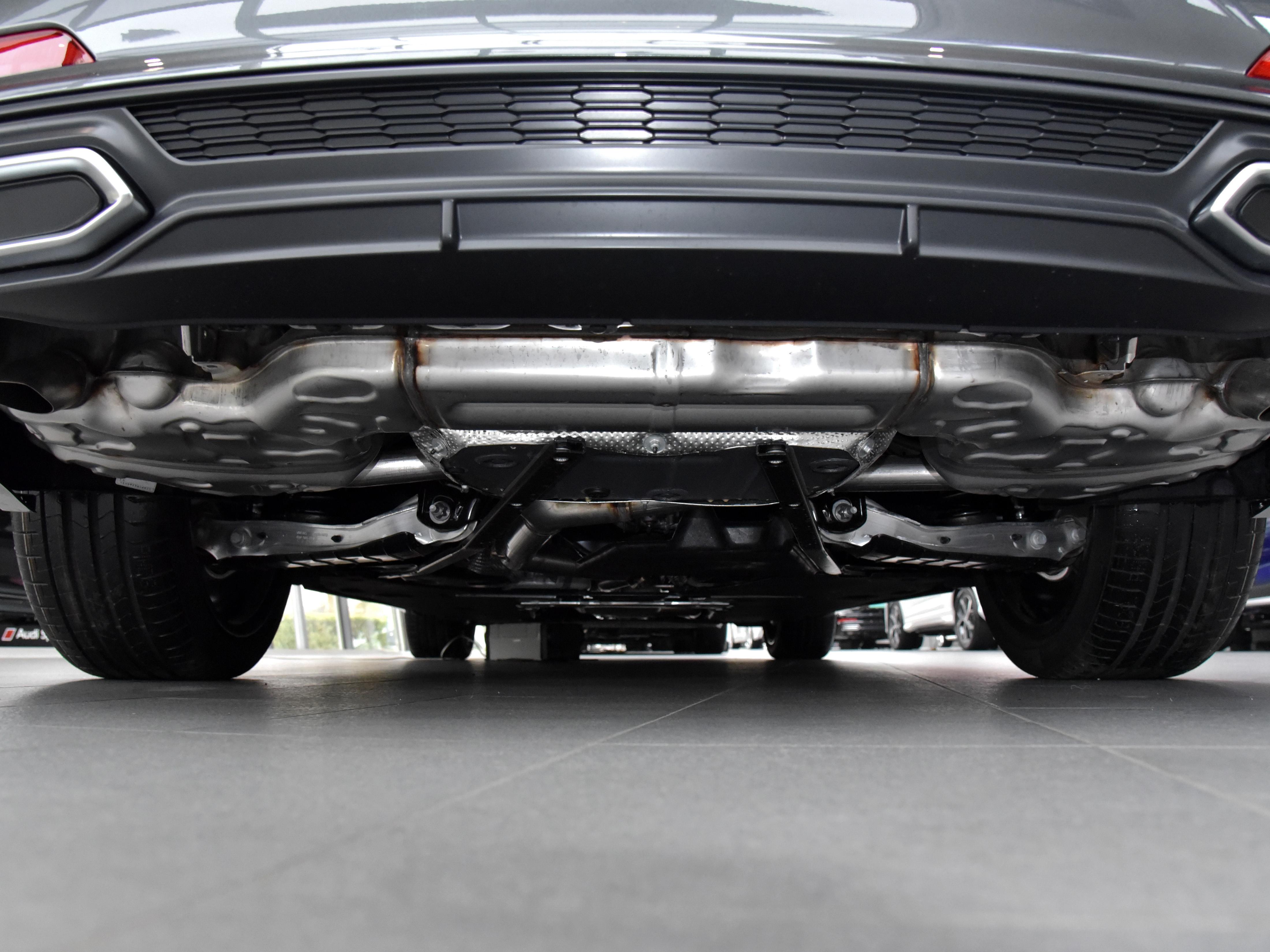 带四驱的奥迪豪华轿车，空间不输奔驰还有优惠，带你看奥迪A6L