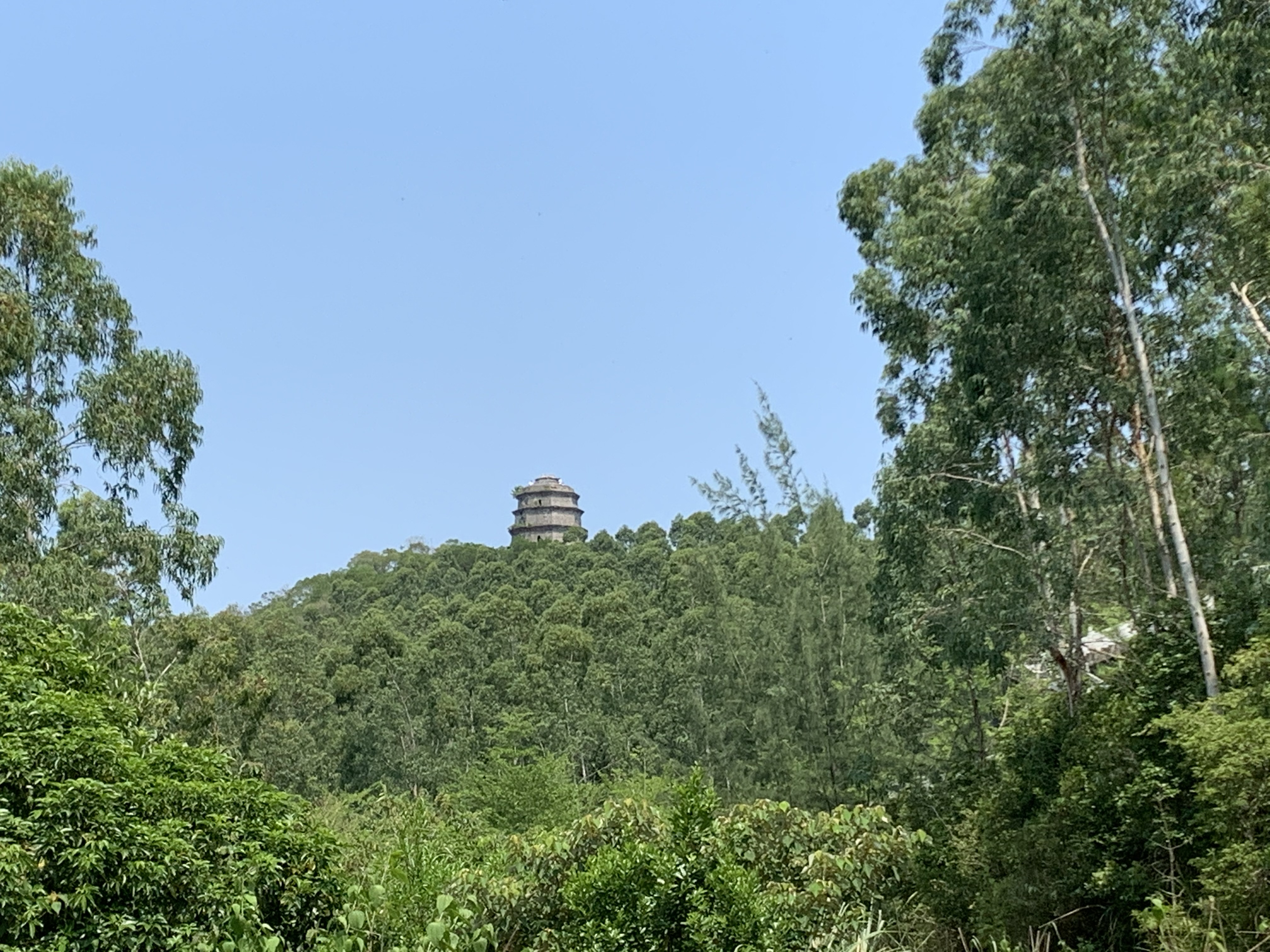 七星岭,《文昌县志》记载:"七星岭位于铺前镇的东部,地处海南岛的东北