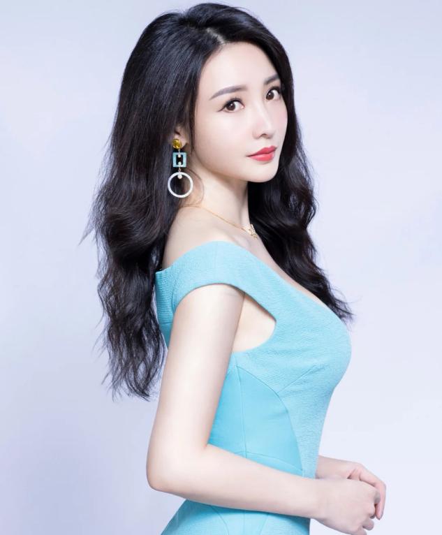 柳岩大胸全看到图片(性感女神柳岩) - 赤虎壹号