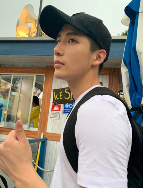 “学霸级校草”：高考裸分614上传媒大学，集颜值与实力于一身