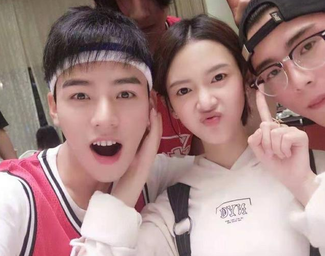 东华大学校草龚俊火了，高冷男神接地气，男生看了也自叹不如