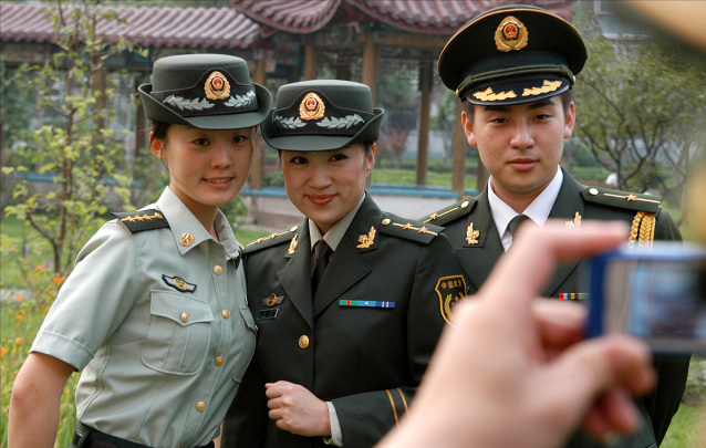 应届毕业生当兵，从“家乡”征兵和“高校”征兵有4点区别