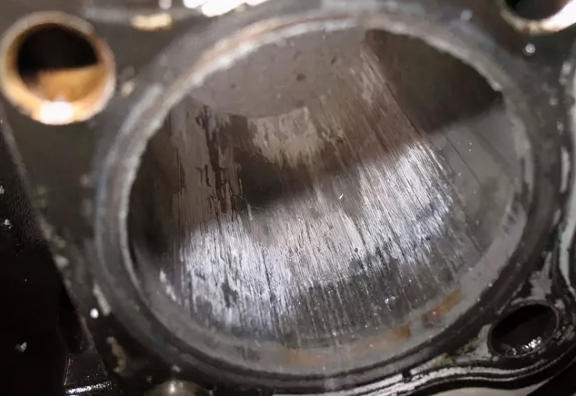 修车师傅常说的发动机拉缸是怎么回事？该这么预防？