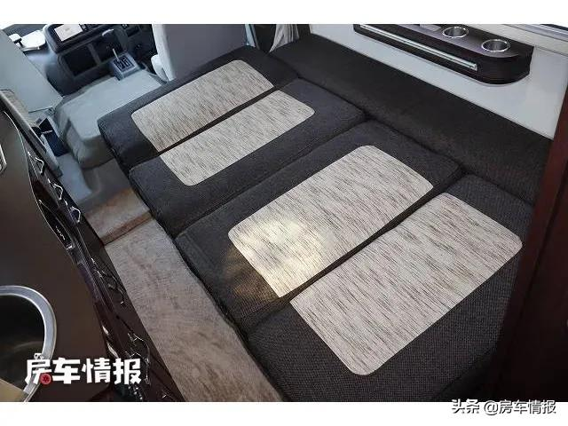 丰田中巴房车，4.0L柴油动力足，大空间像家一样三代同堂也住得下