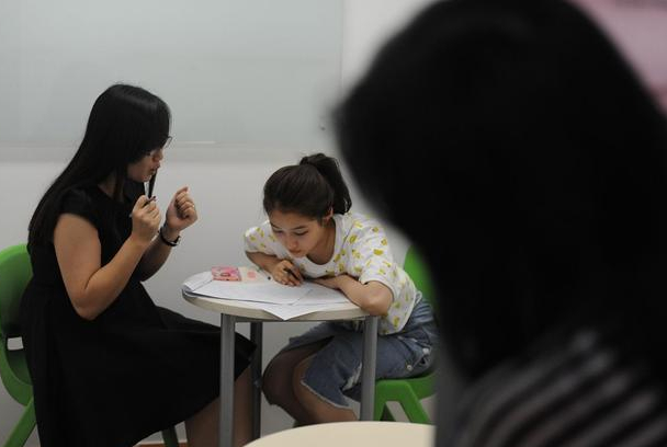 校外培训机构开设“全日制学堂”，一年学费高达5万元，让人惊讶