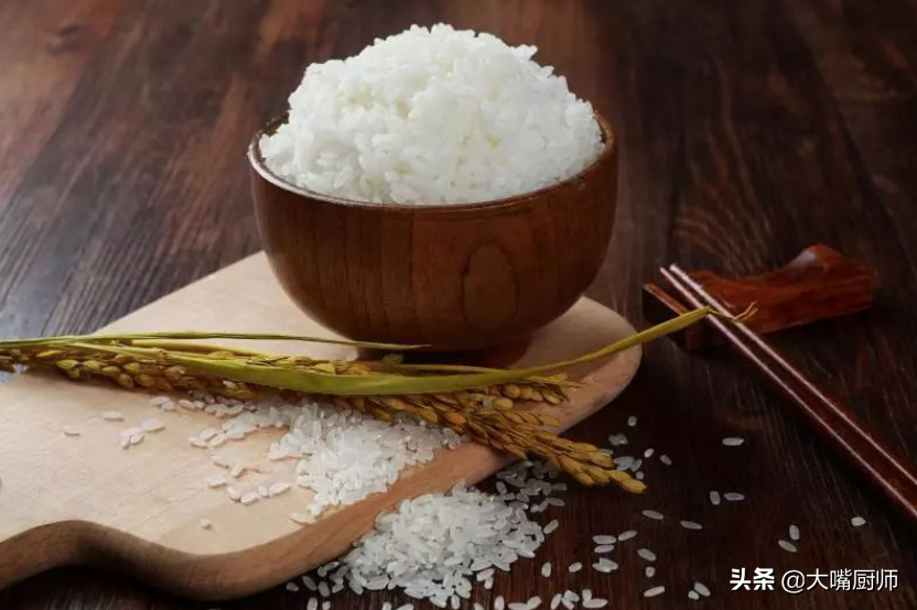 蒸米饭的比例最新详解，牢记3样1比例，米饭绵软香甜？