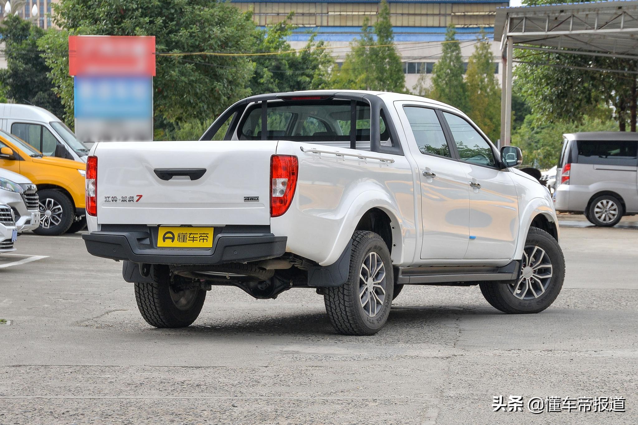新车 </p><p>　　 垂钓爱好者专属皮卡，江铃域虎钓鱼版实车首曝，计划6月上市