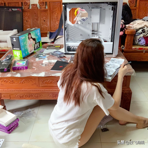 这主机粉粉嫩嫩多可爱，说丑的都是直男吧，TT新品机箱装机体验