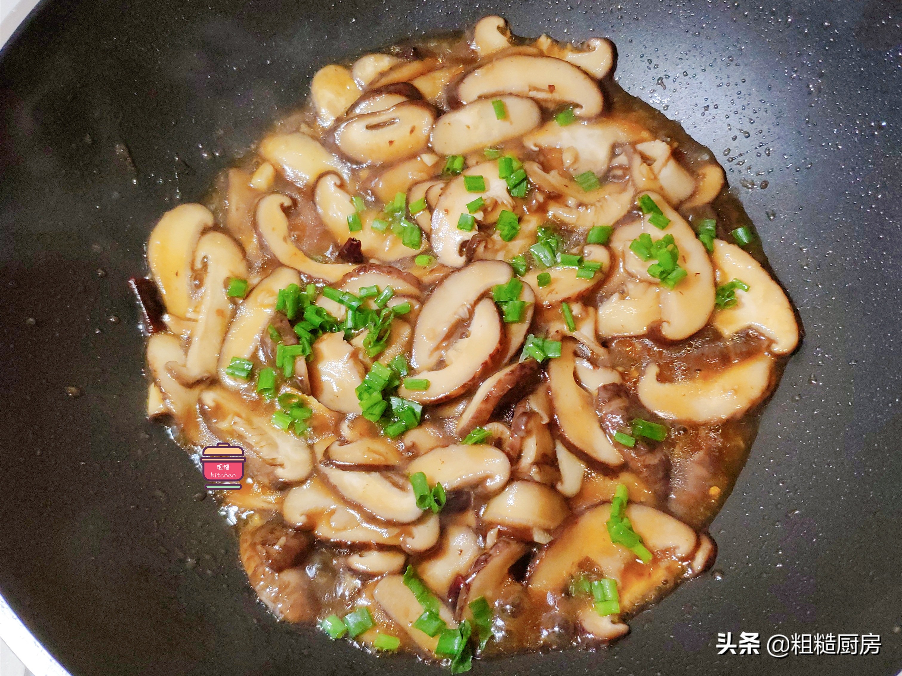 香菇这样做给肉都不换，滑嫩鲜香真下饭，5块钱炒一盘，简单美味