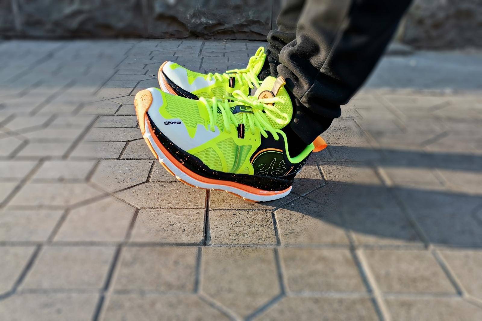 国货精品，必迈最新高科技缓震跑鞋，跑步小白及大体重跑者的福音