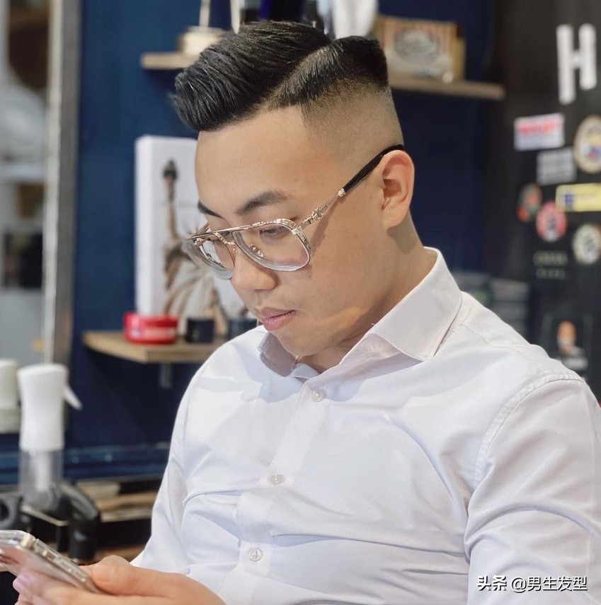 男生9款精选帅气发型，不管什么脸型，都很潮流显精神