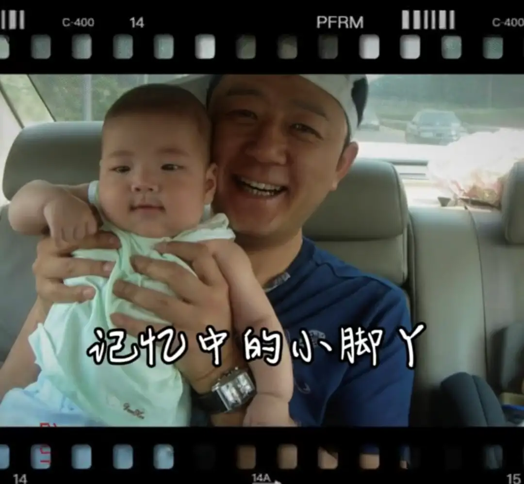 《爸爸去哪儿》里的萌娃长大了，小石头身高超过妈妈，跟爸爸同高